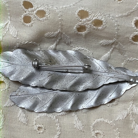Vintage leaf pin brooch 🖤 - Picture 6 of 7